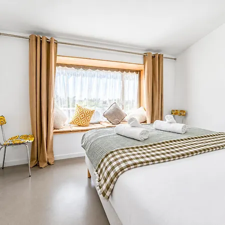 La Coursive Belle Maison Confort, Piscine *